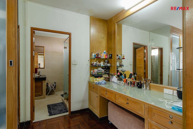 ขายบ้านวงเวียนใหญ่ เจริญนคร : (ขายด่วน) 🔥🌟ขายบ้านเดี่ยวใกล้ตลาดท่าดินแดง ซอยสมเด็จเจ้าพระยา 12(ซอยสิทธิเกษม) คลองสาน เดินทางสะดวก BTS สายสีทอง 68.5 ตร.ว. ราคา 11 ล้านบาท 🌟🔥