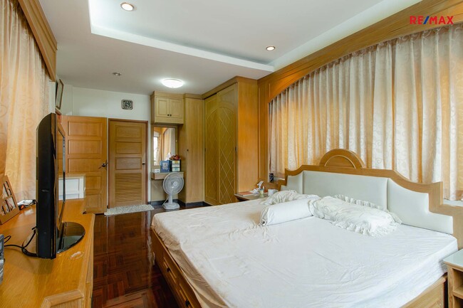 ขายบ้านวงเวียนใหญ่ เจริญนคร : (ขายด่วน) 🔥🌟ขายบ้านเดี่ยวใกล้ตลาดท่าดินแดง ซอยสมเด็จเจ้าพระยา 12(ซอยสิทธิเกษม) คลองสาน เดินทางสะดวก BTS สายสีทอง 68.5 ตร.ว. ราคา 11 ล้านบาท 🌟🔥