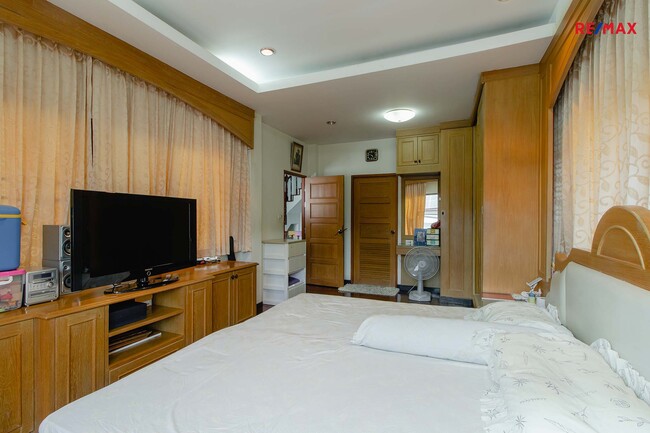 ขายบ้านวงเวียนใหญ่ เจริญนคร : (ขายด่วน) 🔥🌟ขายบ้านเดี่ยวใกล้ตลาดท่าดินแดง ซอยสมเด็จเจ้าพระยา 12(ซอยสิทธิเกษม) คลองสาน เดินทางสะดวก BTS สายสีทอง 68.5 ตร.ว. ราคา 11 ล้านบาท 🌟🔥