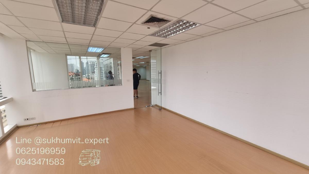 For RentOfficeSukhumvit, Asoke, Thonglor : Asoke Montri office for rent 565 sq.m. good location, good condition