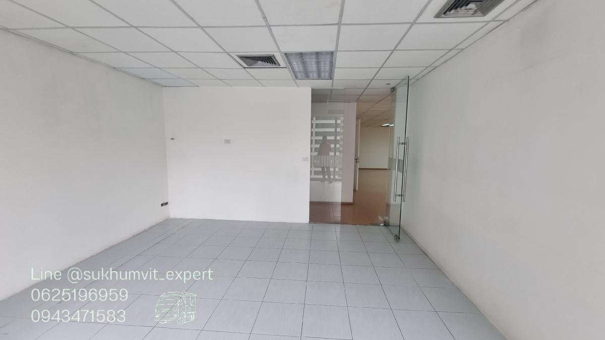 For RentOfficeSukhumvit, Asoke, Thonglor : Asoke Montri office for rent 565 sq.m. good location, good condition