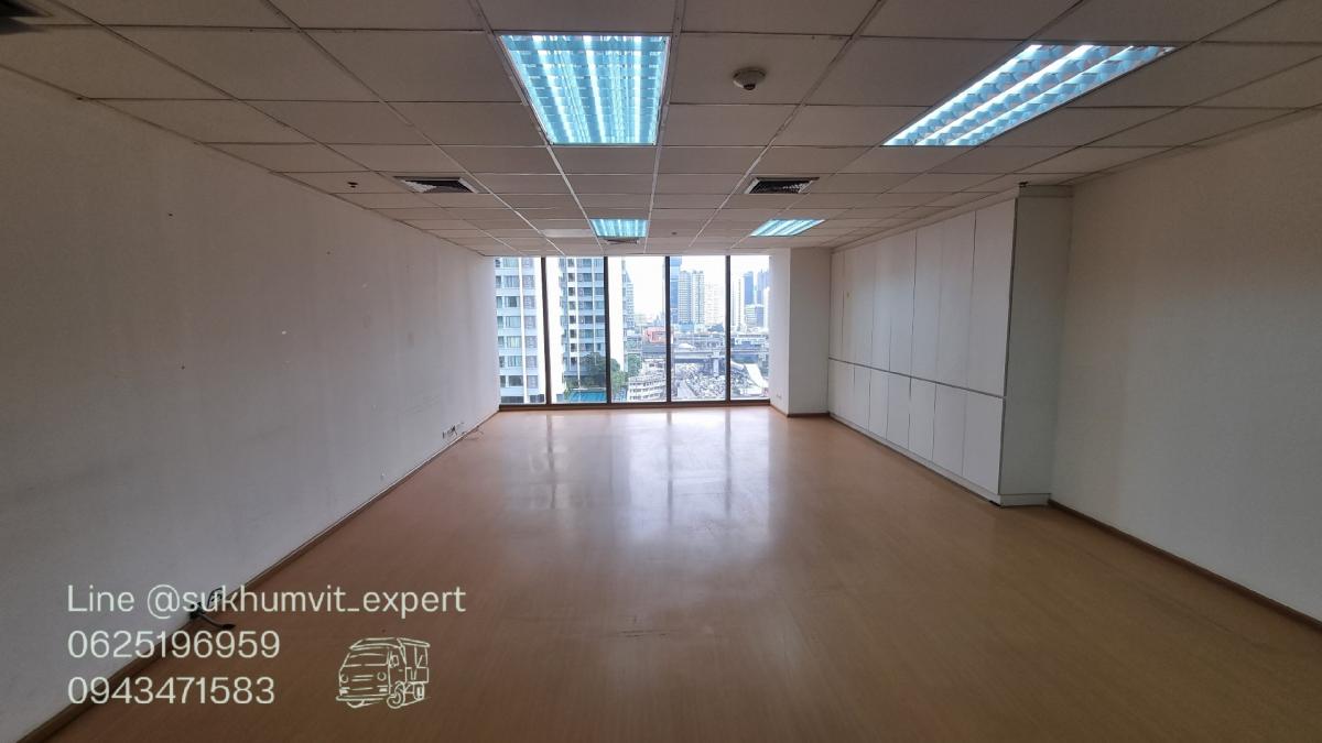 For RentOfficeSukhumvit, Asoke, Thonglor : Asoke Montri office for rent 565 sq.m. good location, good condition