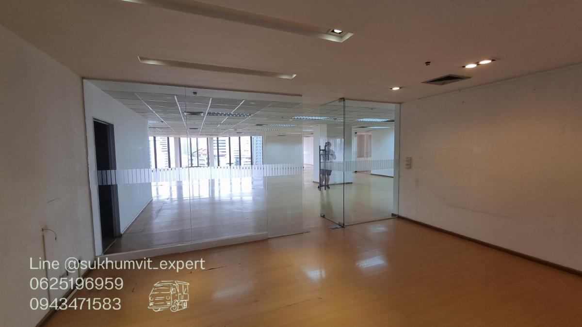 For RentOfficeSukhumvit, Asoke, Thonglor : Asoke Montri office for rent 565 sq.m. good location, good condition