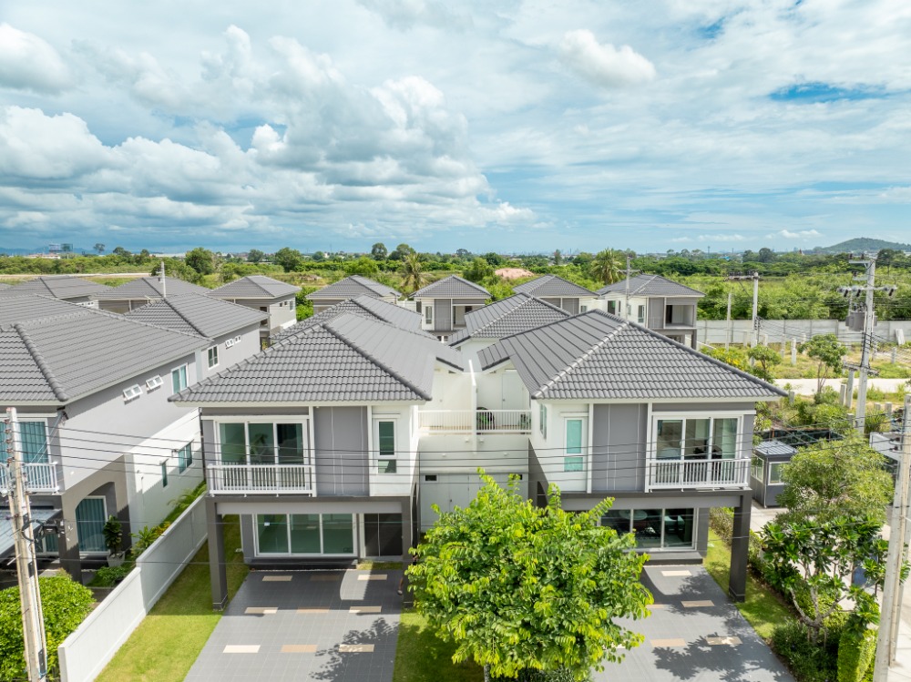 ขายบ้านศรีราชา แหลมฉบัง บ้านบึง : Modern Semi-Detached Home in Supalai Pride Sriracha