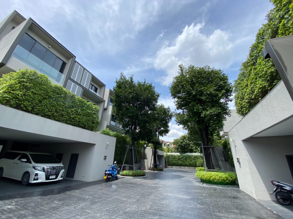 For RentHouseSukhumvit, Asoke, Thonglor : Single house Ekkamai 🏠 House in a 4-storey compound, beautiful and ready for rent, Ekkamai Soi 10