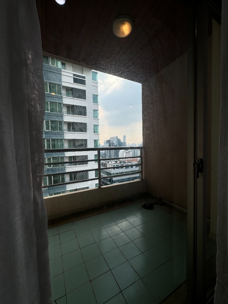 ให้เช่าคอนโดวิทยุ ชิดลม หลังสวน : Special! 3 Bedrooms with a Maid Room in the langsuan Area, Near BTS Chidlom, Opposite Veela and Close to Convenient Amenities.