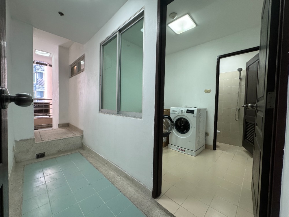 ให้เช่าคอนโดวิทยุ ชิดลม หลังสวน : Special! 3 Bedrooms with a Maid Room in the langsuan Area, Near BTS Chidlom, Opposite Veela and Close to Convenient Amenities.