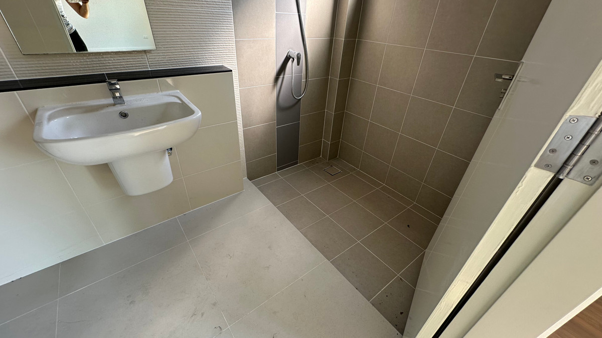 For SaleHouseLadkrabang, Suwannaphum Airport : For sale: semi-detached house, Baan Klang Muang, The Edition, Bangna-Wongwaen, 4 bedrooms, 4 bathrooms, 38.5 square wah