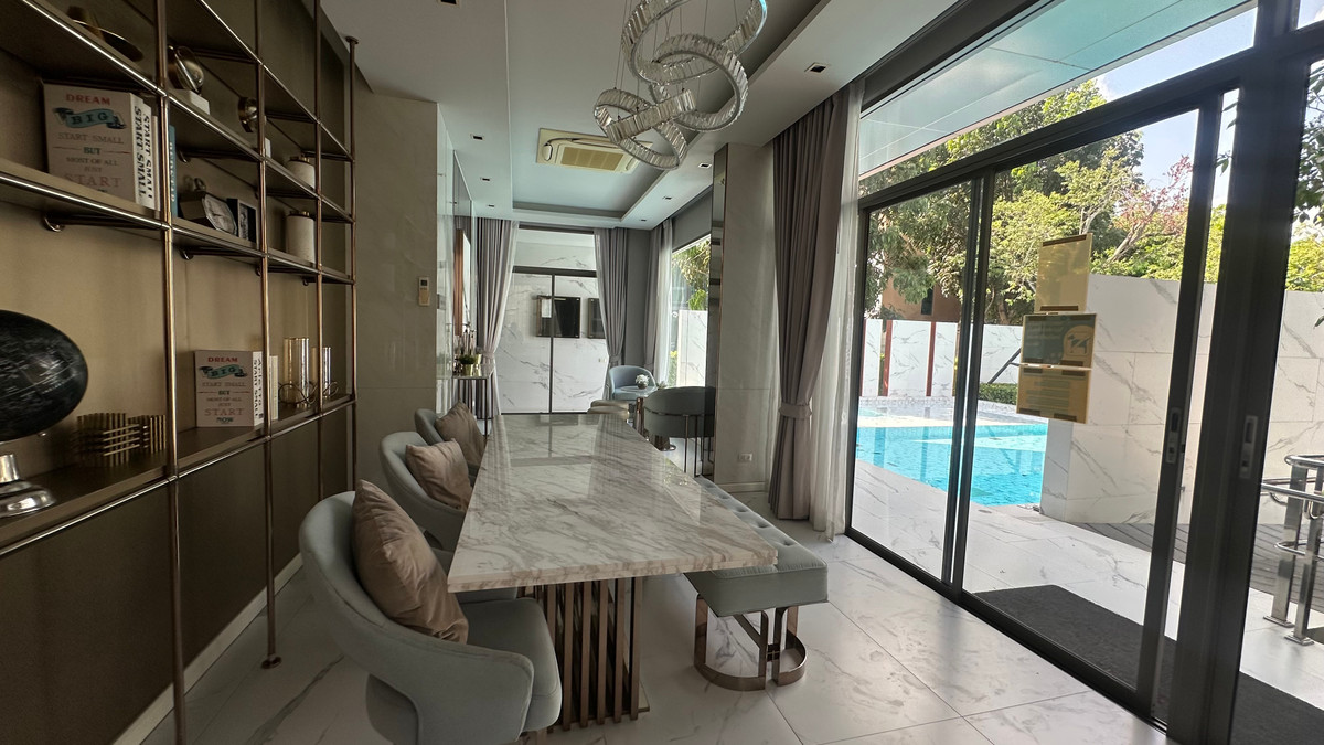 For SaleHouseLadkrabang, Suwannaphum Airport : For sale: semi-detached house, Baan Klang Muang, The Edition, Bangna-Wongwaen, 4 bedrooms, 4 bathrooms, 38.5 square wah