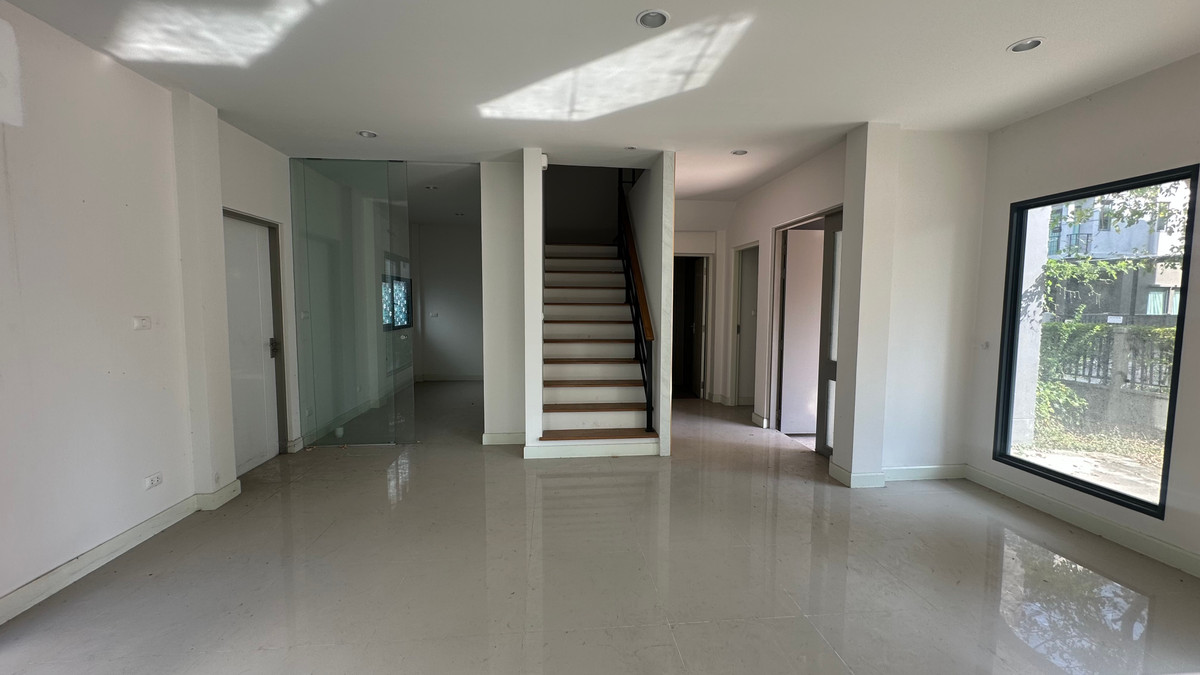 For SaleHouseLadkrabang, Suwannaphum Airport : For sale: semi-detached house, Baan Klang Muang, The Edition, Bangna-Wongwaen, 4 bedrooms, 4 bathrooms, 38.5 square wah