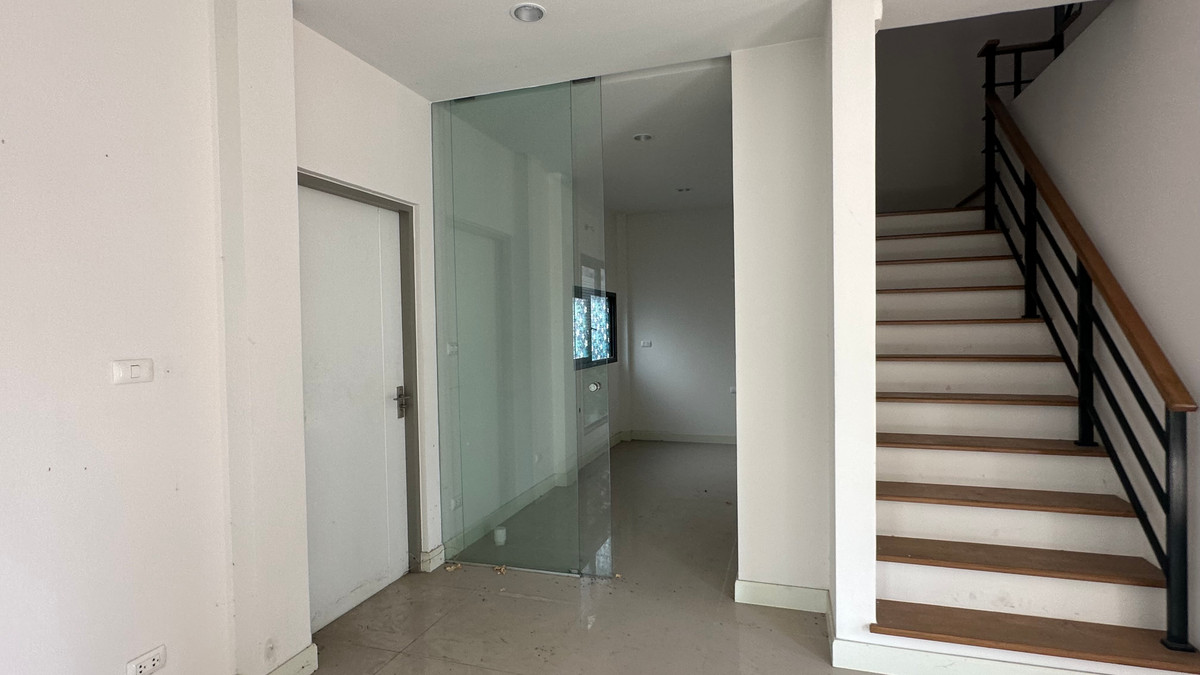 For SaleHouseLadkrabang, Suwannaphum Airport : For sale: semi-detached house, Baan Klang Muang, The Edition, Bangna-Wongwaen, 4 bedrooms, 4 bathrooms, 38.5 square wah