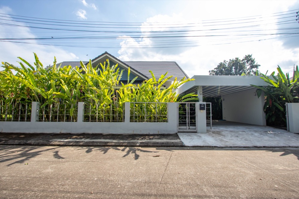 For SaleHouseChiang Mai : Spacious Three-Bedroom Home in Chiang Mai Floral Ville (DOIS184)