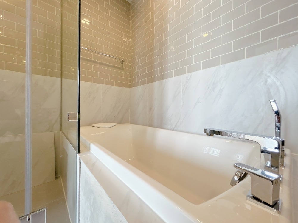 ขายคอนโดราชเทวี พญาไท : 🔥โปรพิเศษ!! ห้องไซส์ใหญ่ห้องสุดท้าย🔥XT Phayathai (2 ห้องนอน, 101 ตร.ม.) เพียง 17.9 MB เท่านั้น!! Tel.0922635410 (เอิร์ธ)