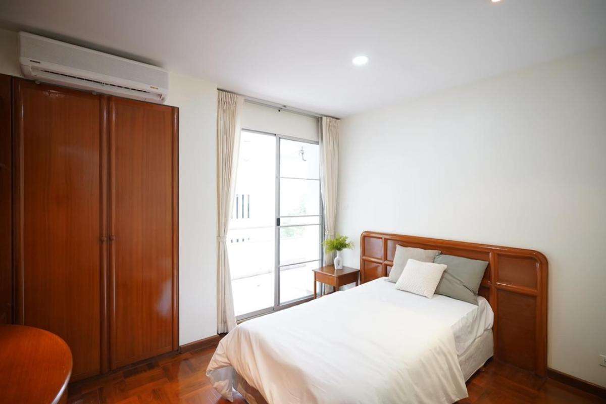 ให้เช่าคอนโดสุขุมวิท อโศก ทองหล่อ : 📢👇Huge size petfriendly unit for 2 beds in Em District area , long big balcony, no weight limit for dog