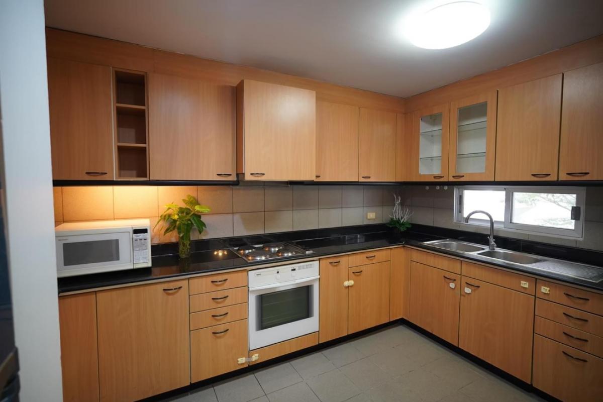 ให้เช่าคอนโดสุขุมวิท อโศก ทองหล่อ : 📢👇Huge size petfriendly unit for 2 beds in Em District area , long big balcony, no weight limit for dog