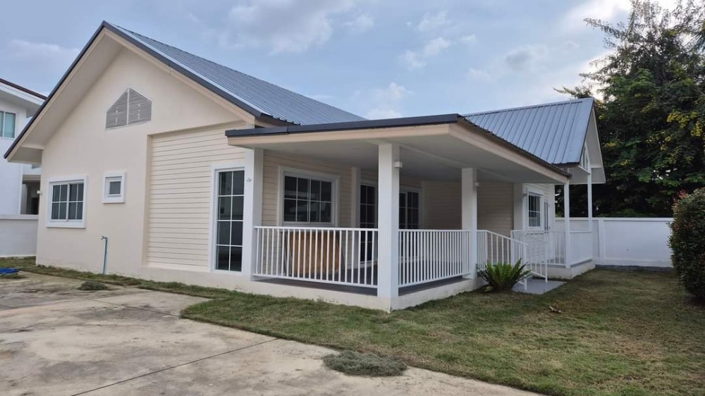 ขายบ้านนครปฐม : ขาย✅️บ้านเดี่ยว ชั้นเดียว style English-Cottage เนื้อที่ 93 ตร.วา 3 ห้องนอน ห้องน้ำในตัวทุกห้องนอน ห้องครัว และห้องนั่งเล่นกว้าง จอดรถ 5คัน