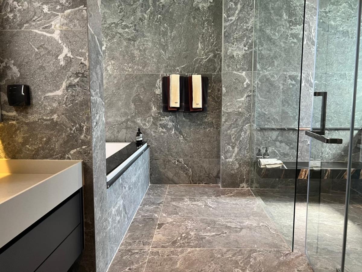 ขายบ้านเลียบทางด่วนรามอินทรา : 📍𝐇𝐎𝐓 𝐃𝐄𝐀𝐋 95E1 (ไนน์ตี้ไฟว์ อีสต์วัน )| 842 Sq.m | 4 Bed 7 Bath | 90,000,000 M.| Contact 086-795-9997 (จิมมี่)