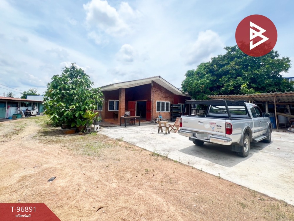 Single house for sale with land, area 3 ngan 99.6 sq.wa, Sriracha
