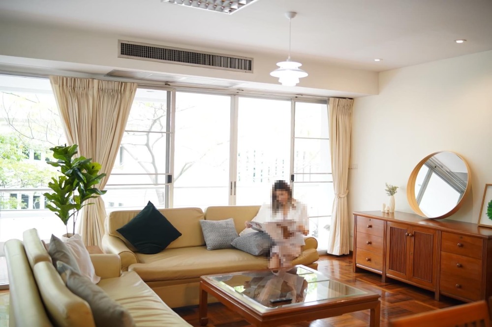 ให้เช่าคอนโดสุขุมวิท อโศก ทองหล่อ : 📢👇Huge size petfriendly unit for 2 beds in Em District area , long big balcony, no weight limit for dog