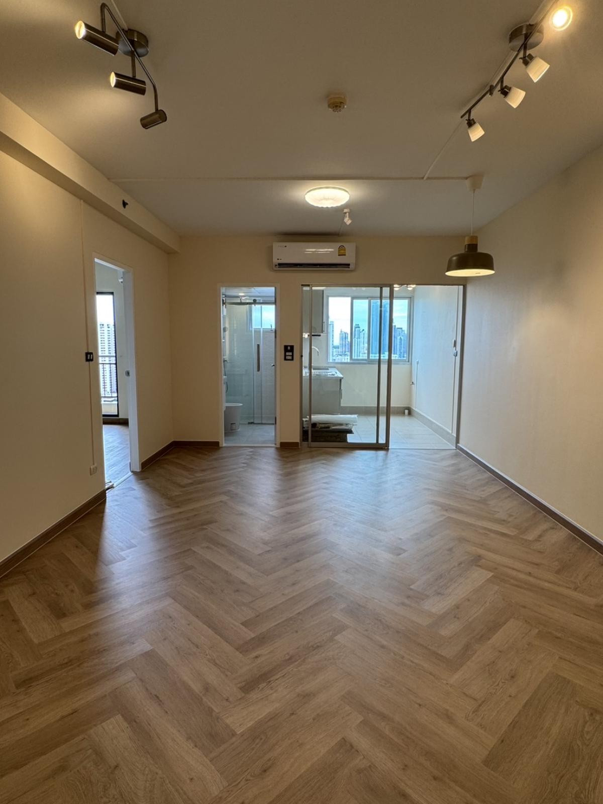 For SaleCondoRama9, Petchburi, RCA : For Sale Condo , Supalai Park Ekamai - Thonglor , BTS-Ekkamai , Bang Kapi , Huai Khwang , Bangkok , CX-19747