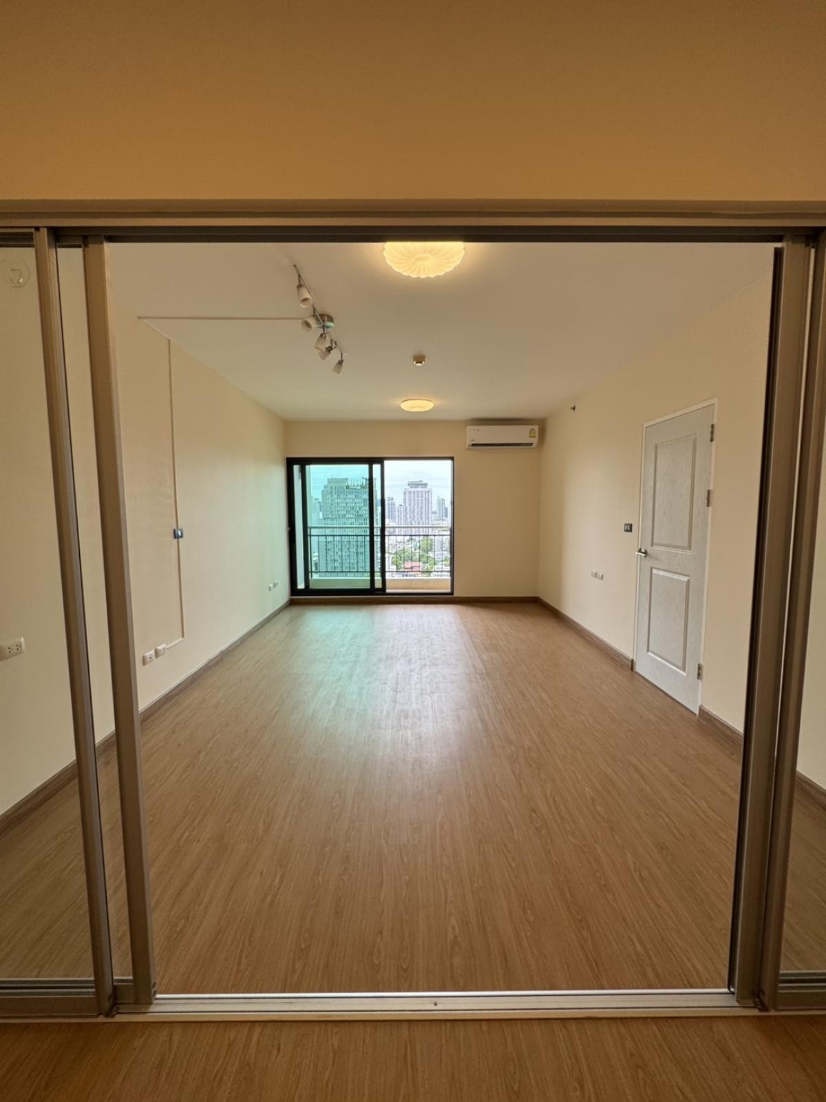 For SaleCondoRama9, Petchburi, RCA : For Sale Condo , Supalai Park Ekamai - Thonglor , BTS-Ekkamai , Bang Kapi , Huai Khwang , Bangkok , CX-19747