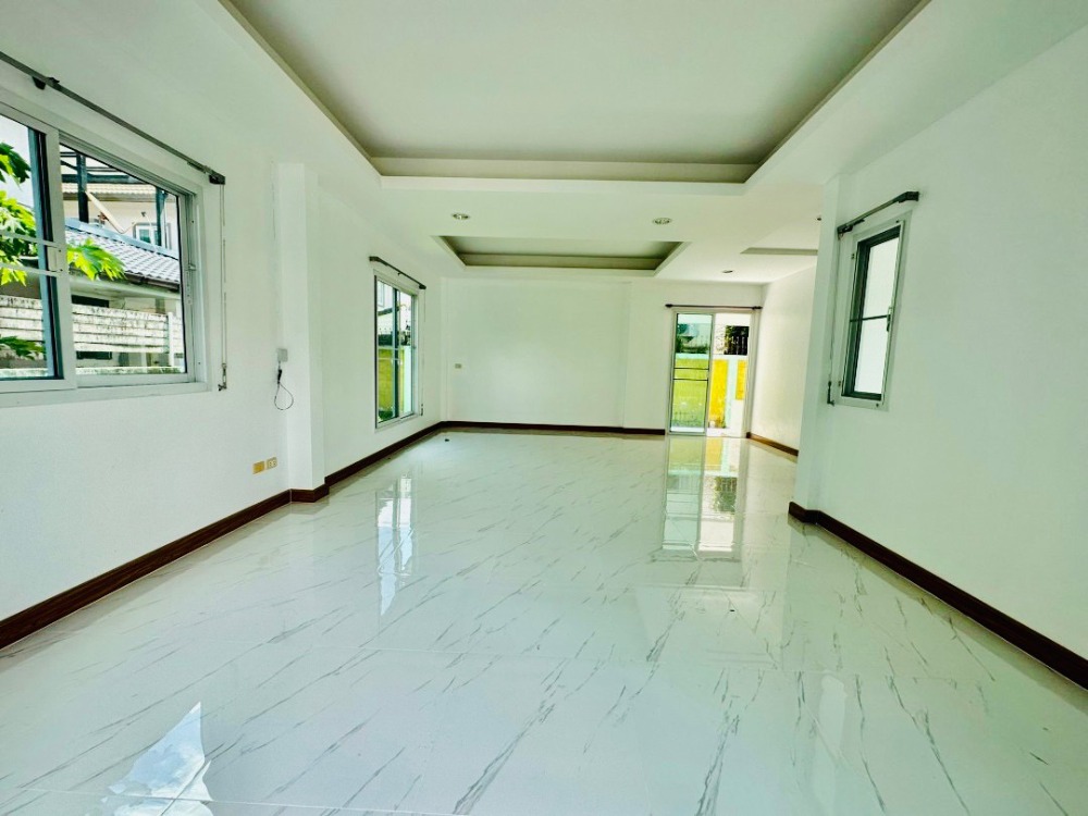 For SaleHousePathum Thani,Rangsit, Thammasat : Urgent sale, Inglada Village, Lam Luk Ka, Khlong 4, near Dream World, Rangsit, near Kanchanaphisek Ring Road, Lat Sawai, Code: H8117