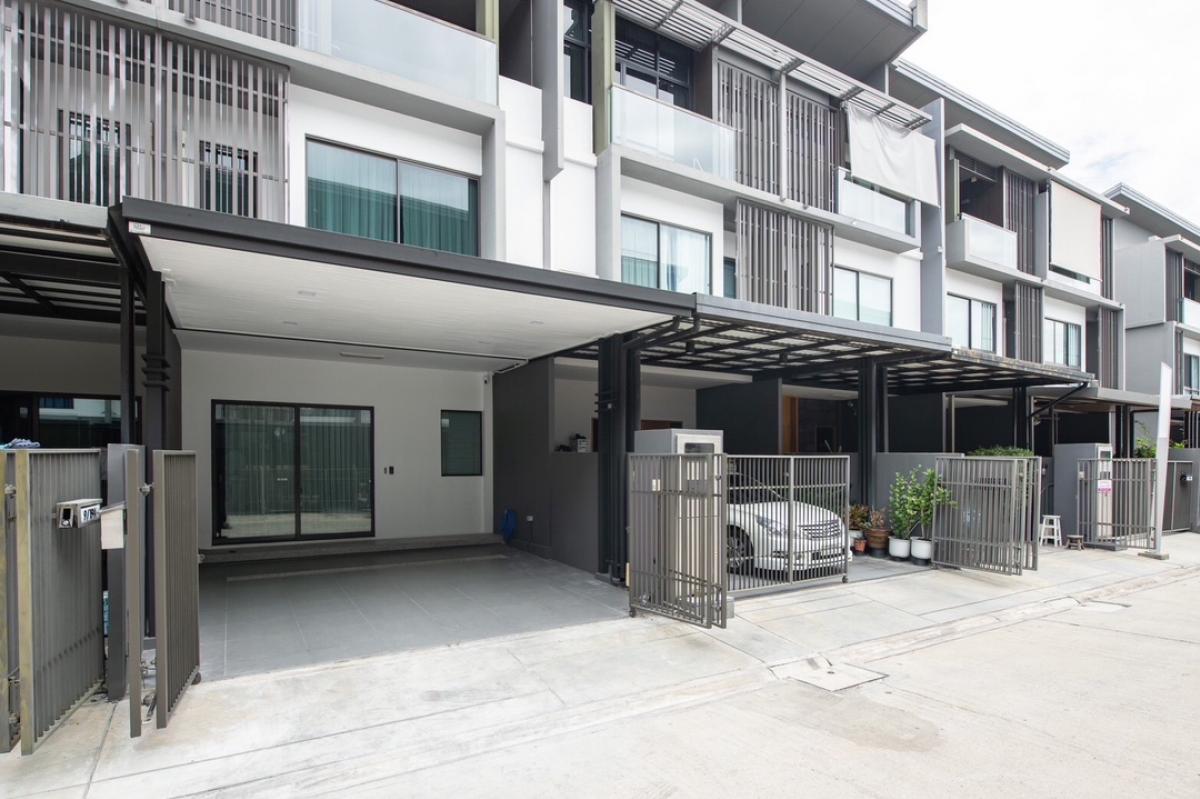 For SaleTownhomeKaset Nawamin,Ladplakao : 📢👇Sell with tenant contract til April  26
Townhouse at The Landmark Ekamai Ramindra , 3 Storey , nice decoration, easily traveling in many routes , near Central Eastville
