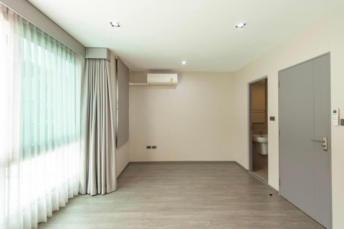 ขายทาวน์โฮมเกษตร นวมินทร์ ลาดปลาเค้า : 📢Townhouse at The Landmark Ekamai Ramindra , 3 Storey , nice decoration, easily traveling in many routes , near Central Eastville