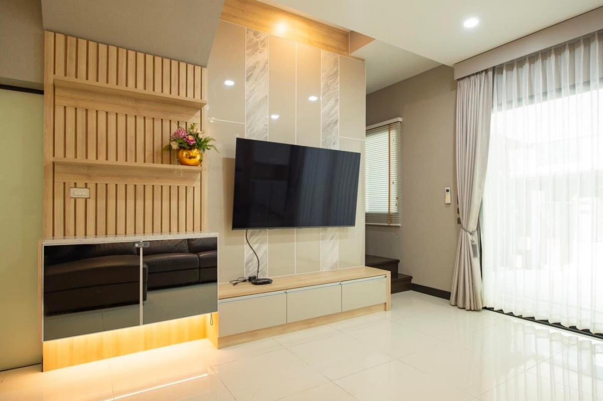 ให้เช่าทาวน์โฮมเกษตร นวมินทร์ ลาดปลาเค้า : 📢👇Townhouse at The Landmark Ekamai Ramindra , 3 Storey , nice decoration, easily traveling in many routes , near Central Eastville
