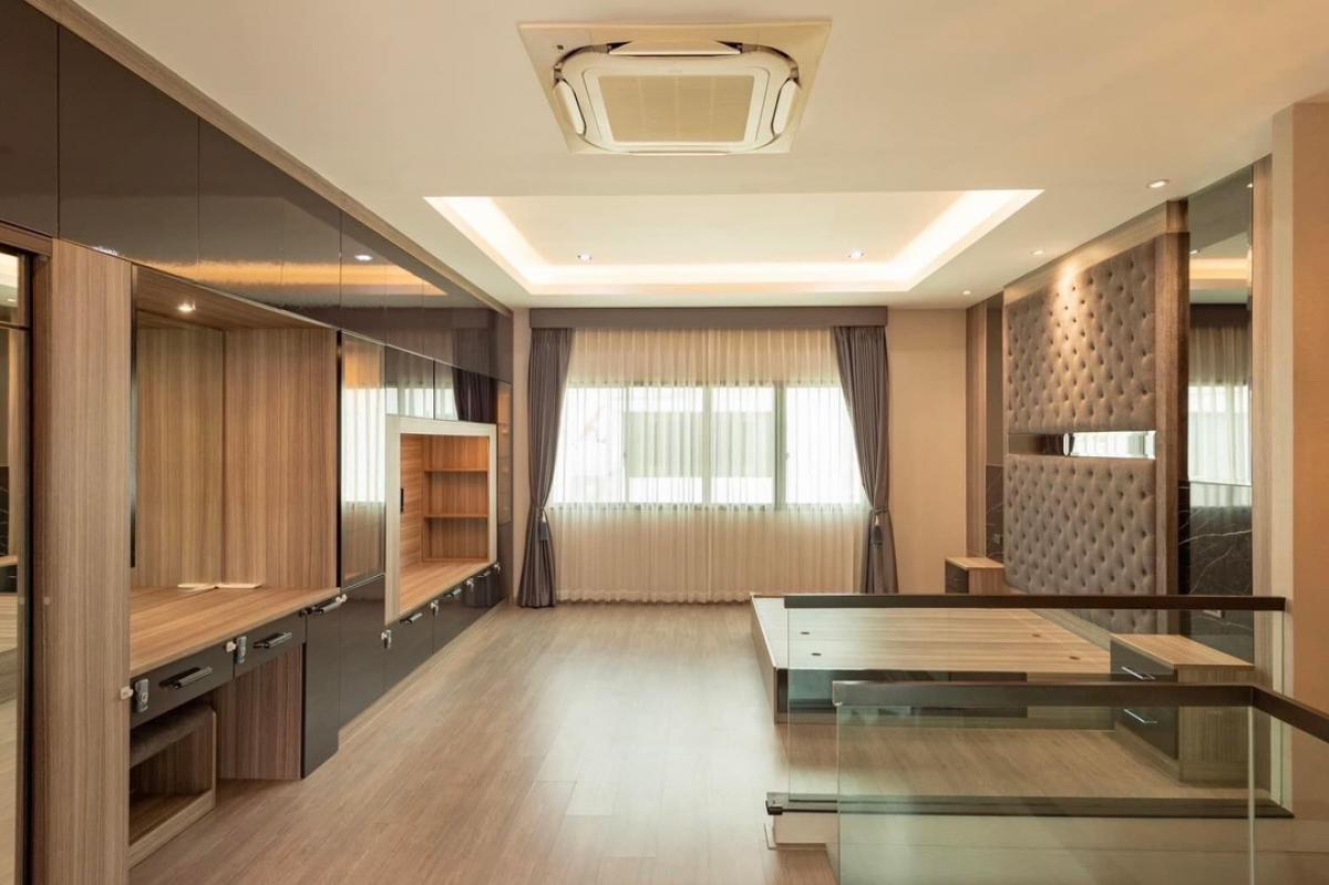 ให้เช่าทาวน์โฮมเกษตร นวมินทร์ ลาดปลาเค้า : 📢👇Townhouse at The Landmark Ekamai Ramindra , 3 Storey , nice decoration, easily traveling in many routes , near Central Eastville