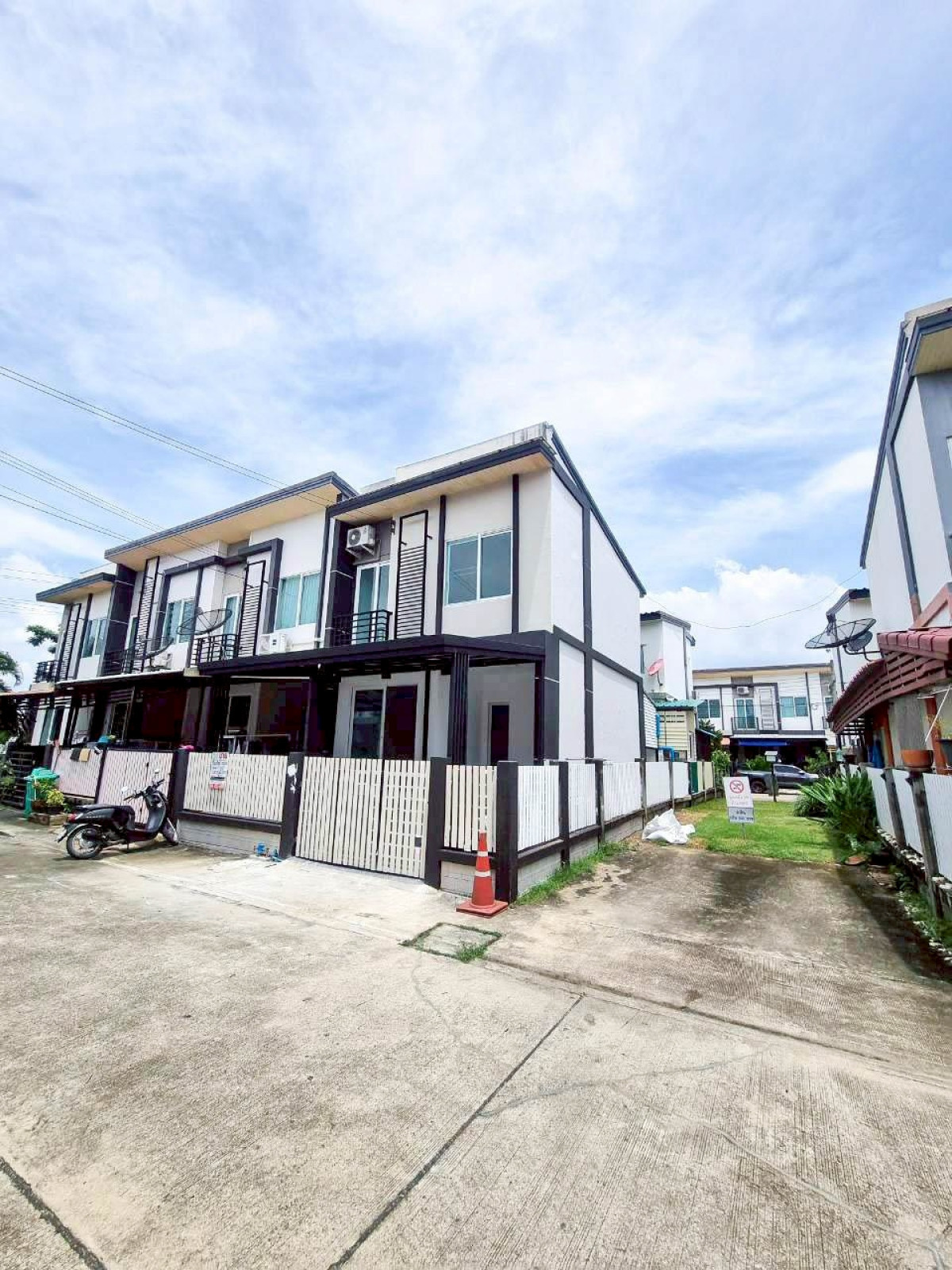 For SaleTownhomeRama 2, Bang Khun Thian : For Sale Townhouse/Townhome  , Gusto Rama 2 , newly renovated , Tha Kham , Bang Khun Thian , Bangkok ,  CX-144596