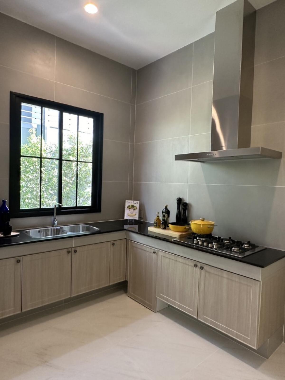 For SaleHouseKasetsart, Ratchayothin : House for sale Narasiri Phahonyothin Watcharapol | 378 Sq.m | 29,900,000 M. Contact 086-795-9997