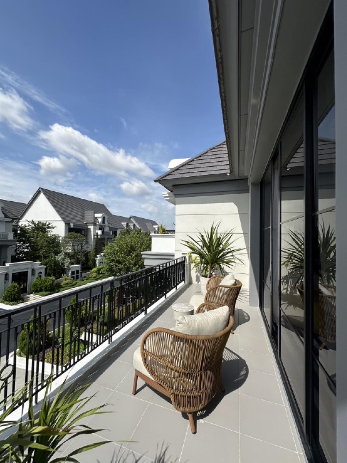 For SaleHouseKasetsart, Ratchayothin : House for sale Narasiri Phahonyothin Watcharapol | 378 Sq.m | 29,900,000 M. Contact 086-795-9997