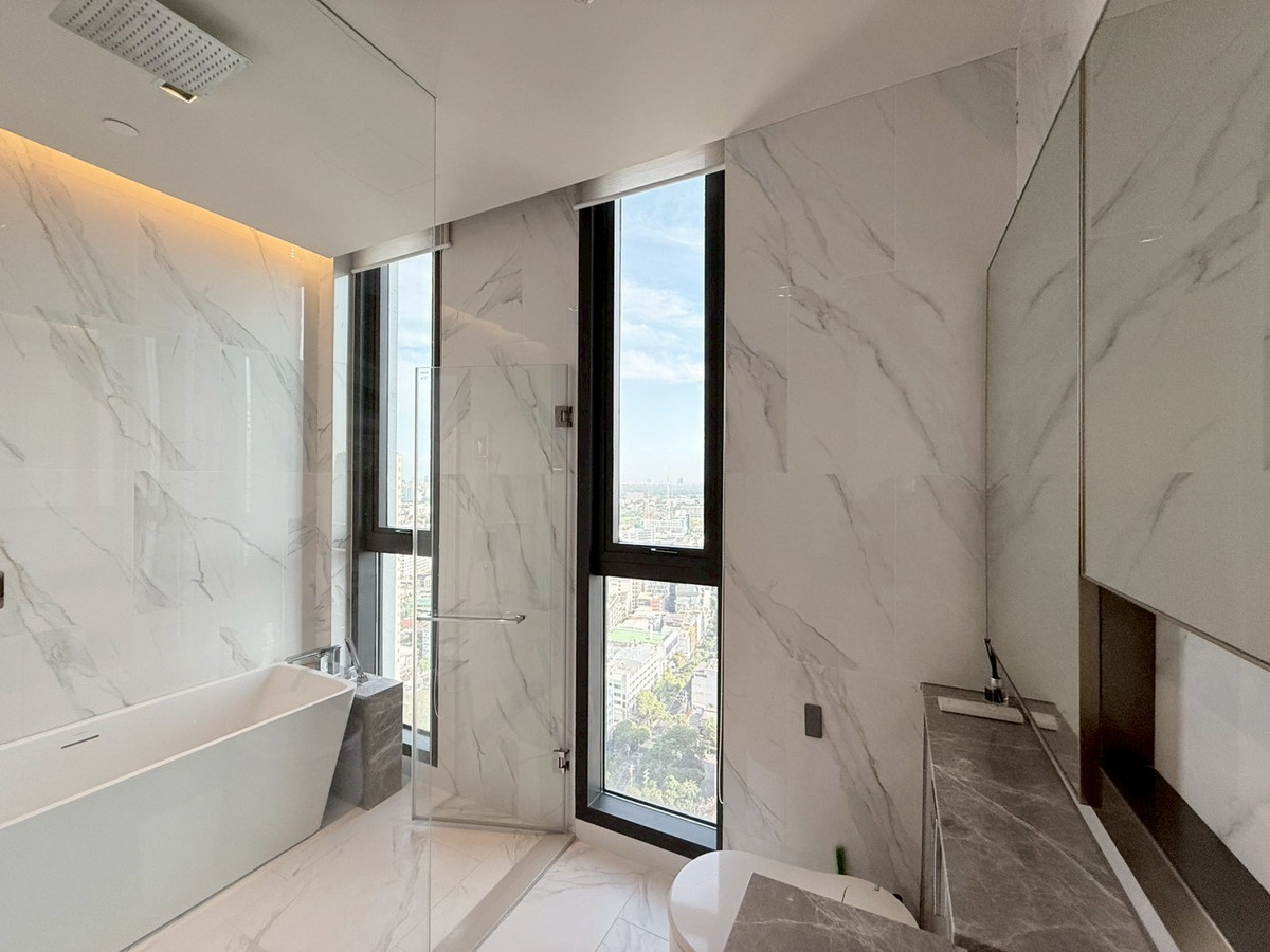 For RentCondoSathorn, Narathiwat : Luxury Fully furnished condo for rent in Soi Suan Plu 2 Bedrooms - Sathorn