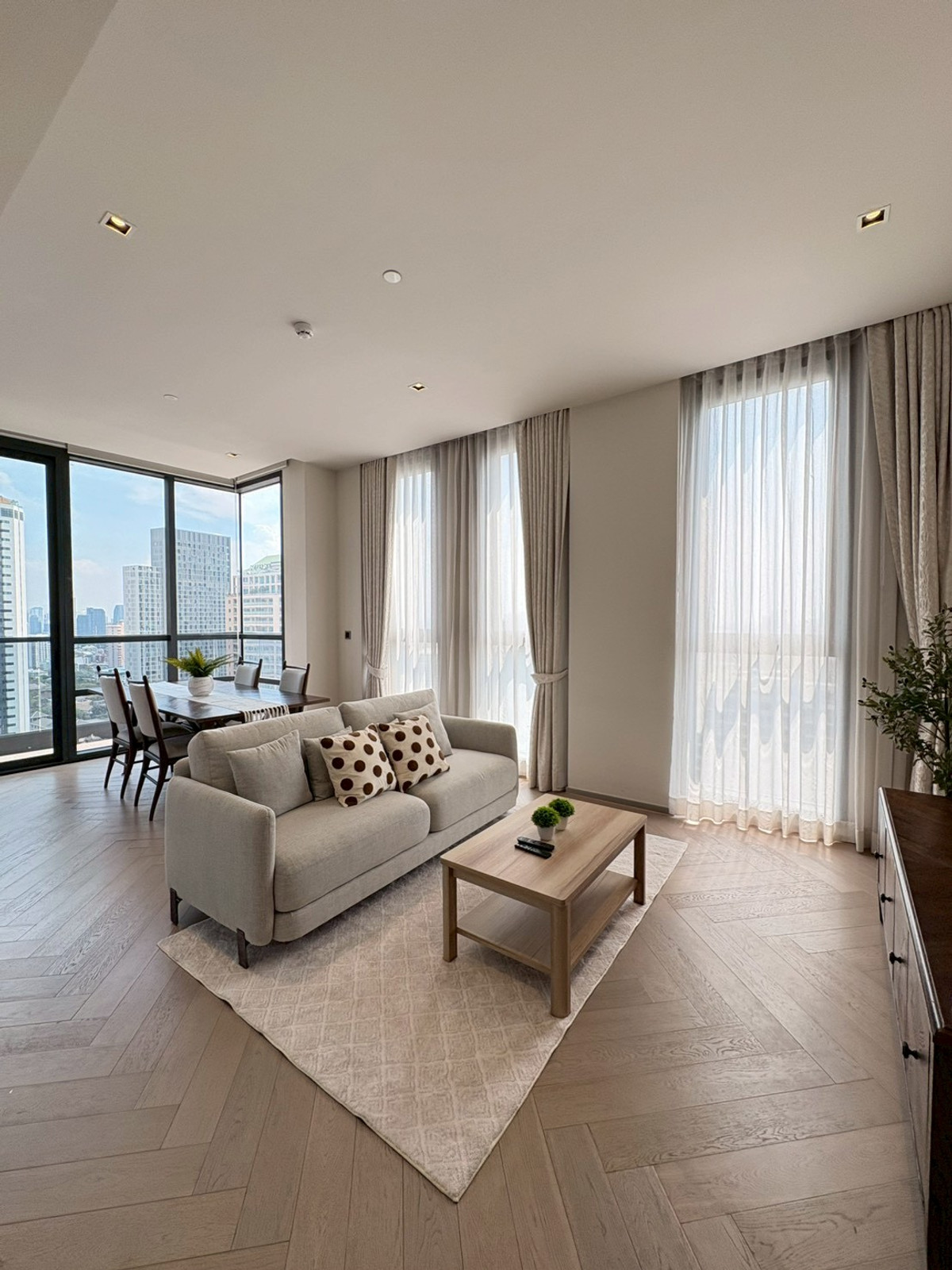 For RentCondoSathorn, Narathiwat : Luxury Fully furnished condo for rent in Soi Suan Plu 2 Bedrooms - Sathorn