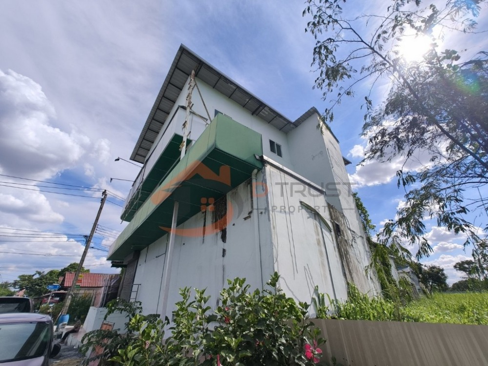 For SaleLandPinklao, Charansanitwong : Land for sale with building, 80 square wah, Thung Mangkon Road, corner of Soi Thung Mangkon 7, near Borommaratchachonnani Road, convenient connection route to Phutthamonthon Sai 1