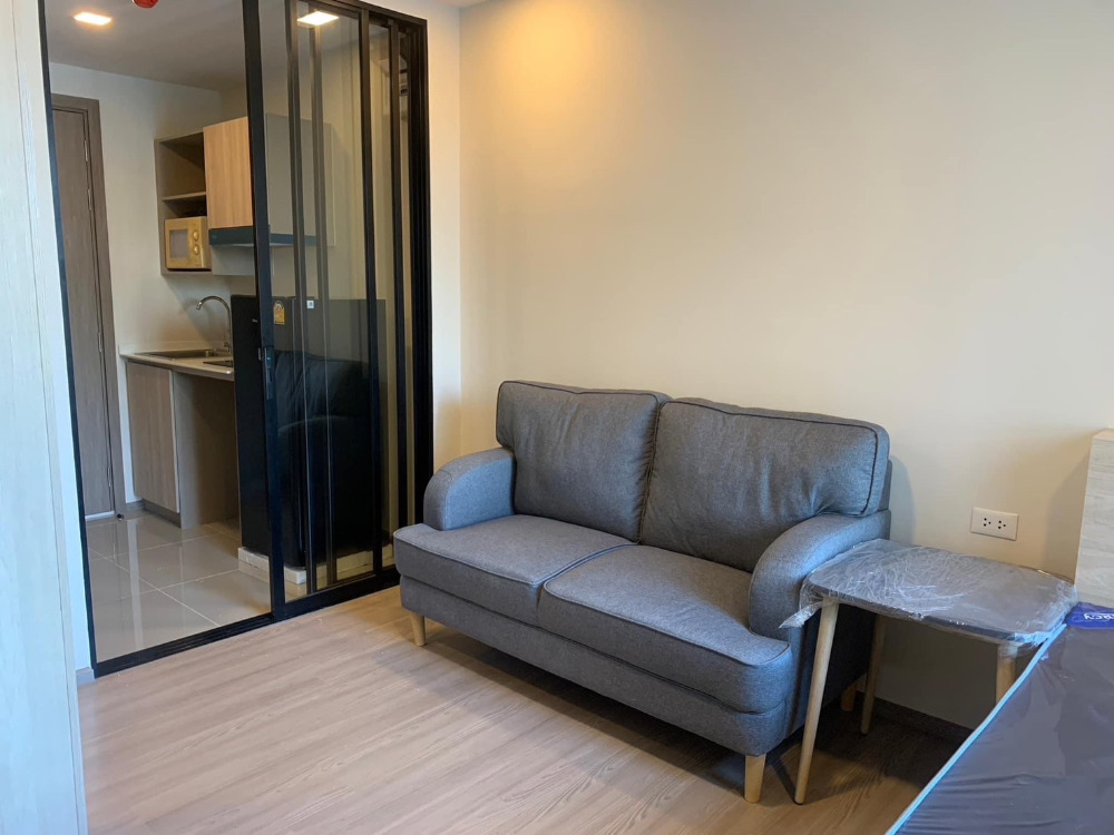 The Muve Bang Khae has a frontloading washing machine. It is near the