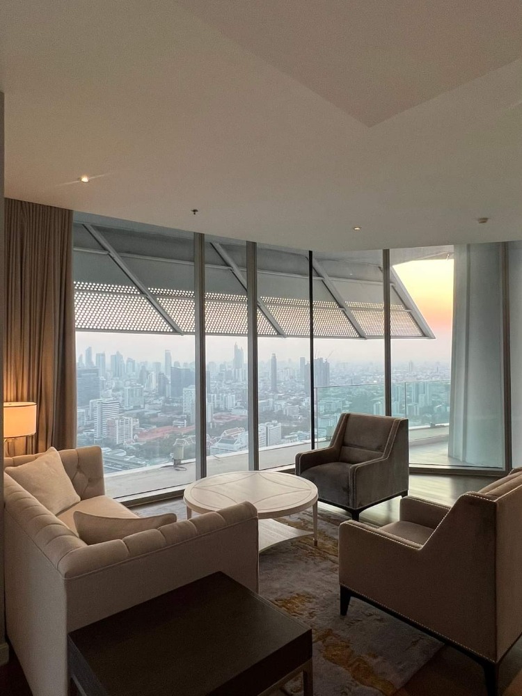 ให้เช่าคอนโดวิทยุ ชิดลม หลังสวน : High-Rise Luxury Condominium with 4 Bedrooms near BTS Chidlom