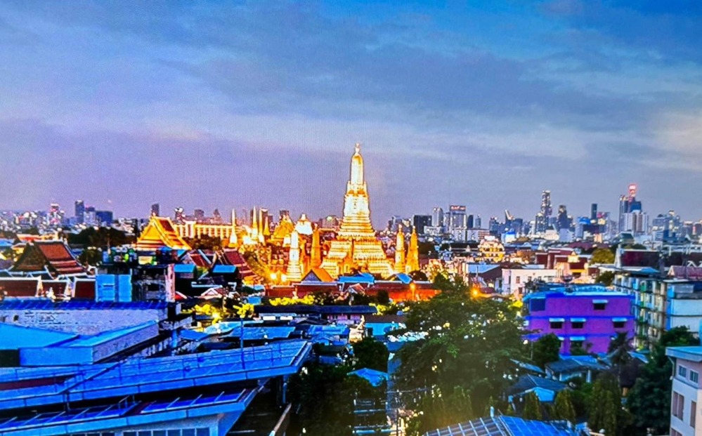 Sale DownCondoWongwianyai, Charoennakor : Selling a booking ++ aspire itssaraphap station ++ Rare room, VVIP round, view of Wat Arun, 35 sq m., price 3.97 million baht. Tell&Line :0939256422 (jee)