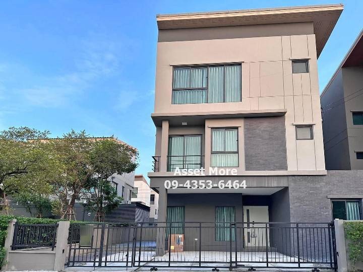 For RentTownhomeNawamin, Ramindra : For rent: Townhome Baan Klang Muang, Ram Intra 83 Station, 3-storey luxury villa, corner house, garden view in front of the house, no one is hit, next to the central garden, ready to move in, near the Pink Line and Fashion Island shopping mall.