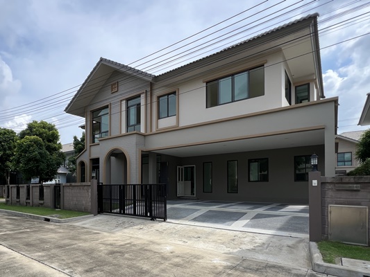 For SaleHousePathum Thani,Rangsit, Thammasat : For sale house, newly decorated, Laddarom Tiwanon, corner house, near Sri Saman Expressway, area 65.70 sq wa, 4 beds, 5 baths, 1 maid's room, parking for 3 cars, near the garden