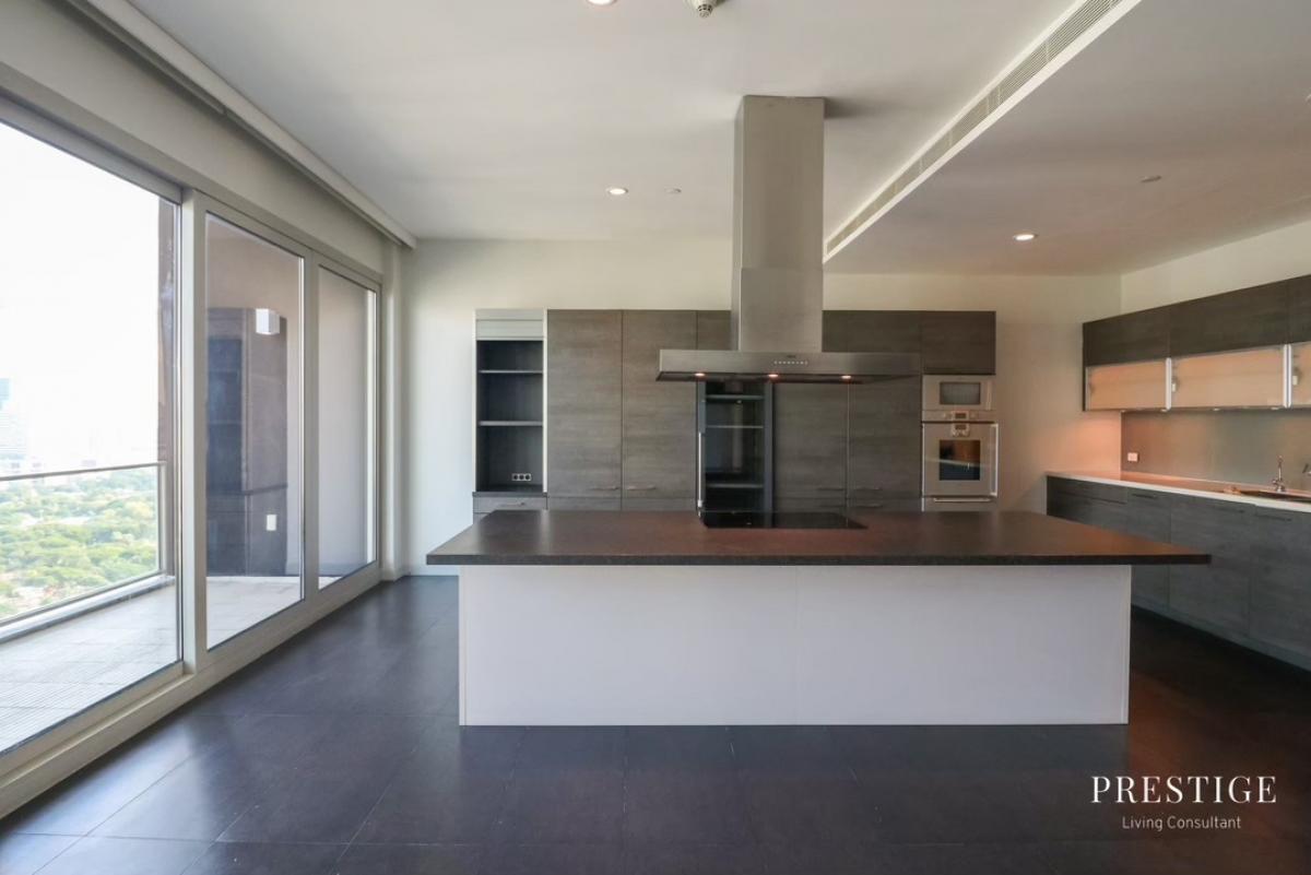 For RentCondoWitthayu, Chidlom, Langsuan, Ploenchit : 185 Rajadamri (RBSC+Lumpini Park View🌳)- 4 Bedroom 5 bathroom - 1 Maid Room - 387 Sq.m- Floor 2x- 400,000 THB - Property Code: LRJ68