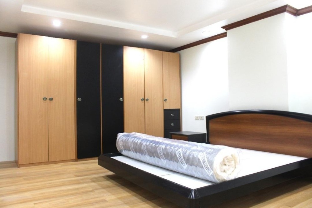 For RentCondoSathorn, Narathiwat : For rent ITF Silom Palace, 200 meters from BTS Chong Nonsi, 2 bedrooms, 2 bathrooms, 88 sq m., 22nd floor