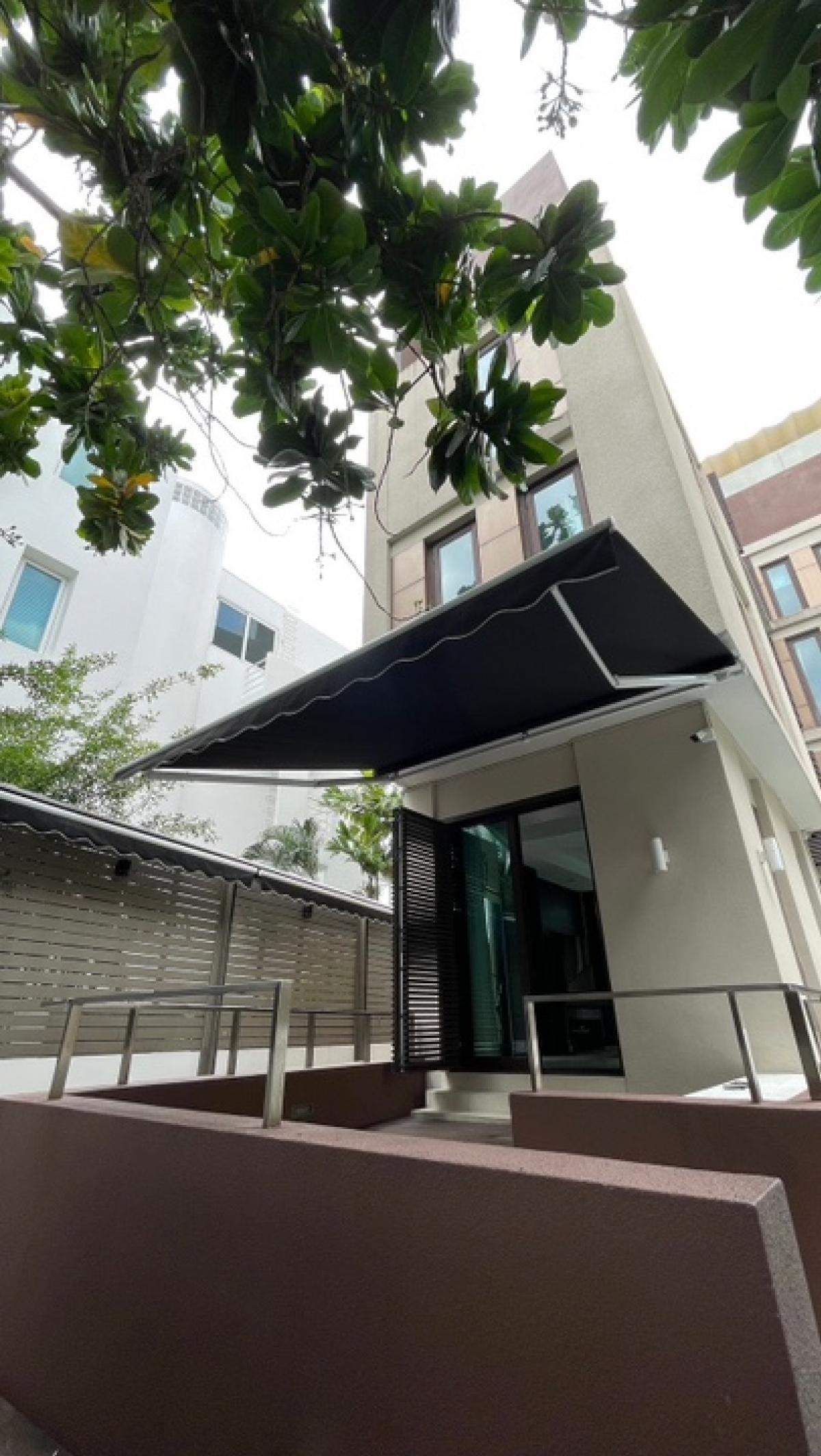 ให้เช่าคอนโดสาทร นราธิวาส : 📢👇Baan Lux Sathorn is one of luxury place to live, big balcony, private lift, private pool, private automatic garage for 2 Cars parking with air conditioner