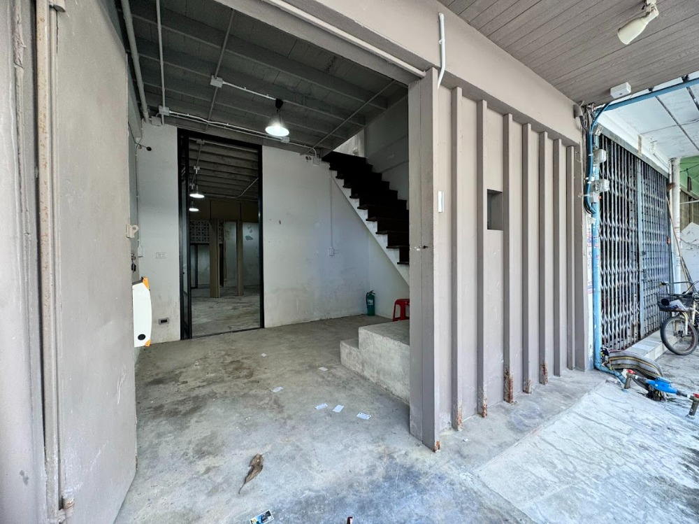 For RentShop HouseOnnut, Udomsuk : Commercial building for rent, 3 floors, Sukhumvit 95, near BTS Bang Chak (N.856)