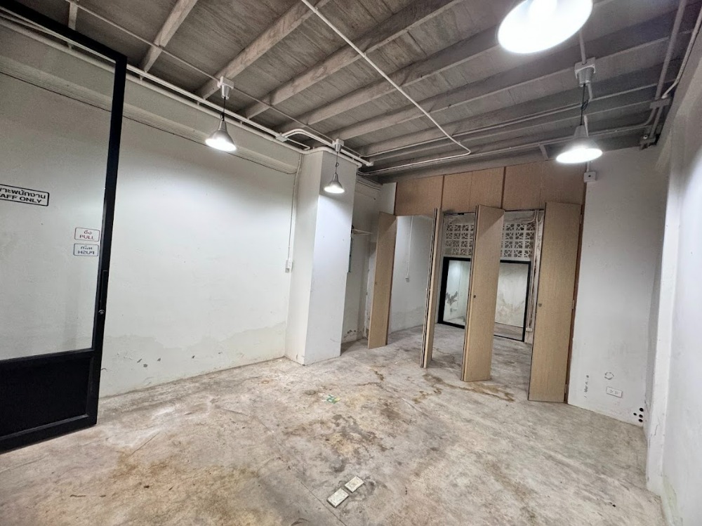 For RentShop HouseOnnut, Udomsuk : Commercial building for rent, 3 floors, Sukhumvit 95, near BTS Bang Chak (N.856)