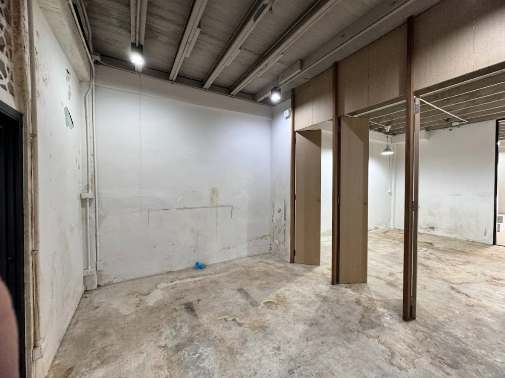 For RentShop HouseOnnut, Udomsuk : Commercial building for rent, 3 floors, Sukhumvit 95, near BTS Bang Chak (N.856)