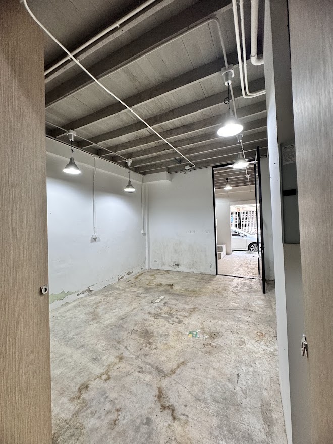 For RentShop HouseOnnut, Udomsuk : Commercial building for rent, 3 floors, Sukhumvit 95, near BTS Bang Chak (N.856)