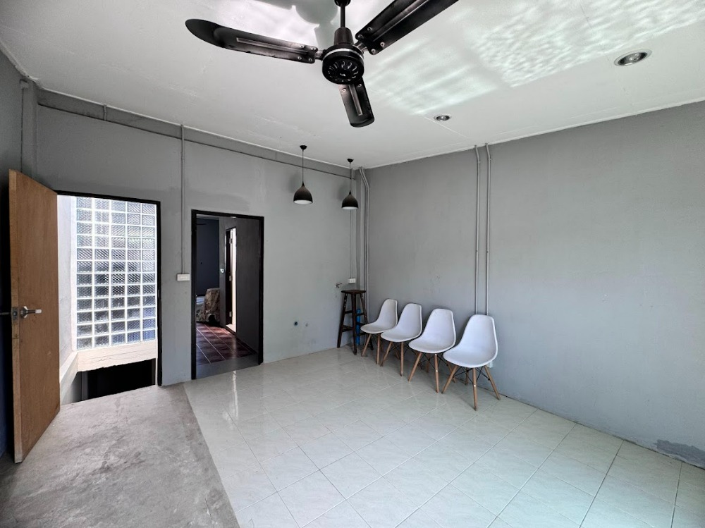 For RentShop HouseOnnut, Udomsuk : Commercial building for rent, 3 floors, Sukhumvit 95, near BTS Bang Chak (N.856)