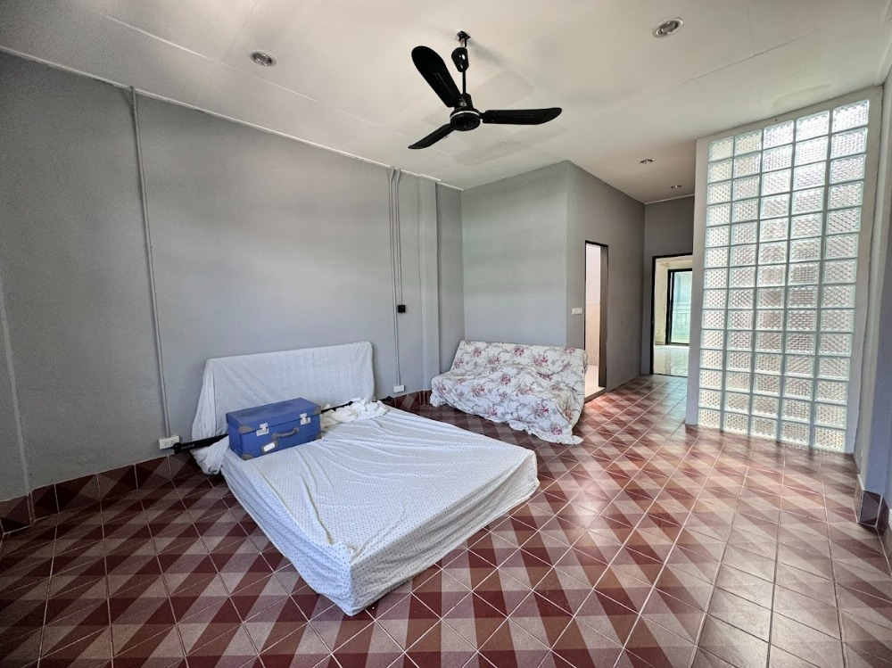 For RentShop HouseOnnut, Udomsuk : Commercial building for rent, 3 floors, Sukhumvit 95, near BTS Bang Chak (N.856)